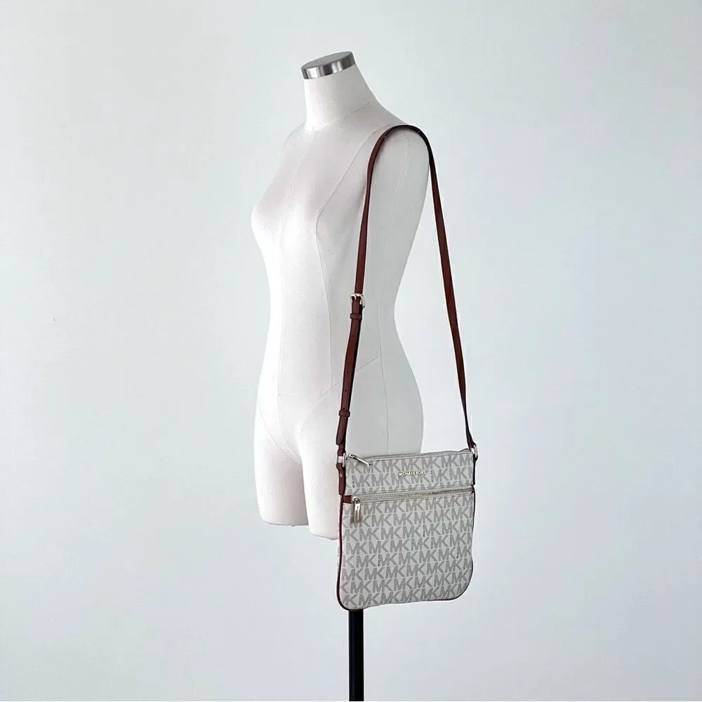 Michael Kors Bedford Signature Flat Crossbody - Vanilla